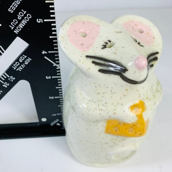Vintage Whimsical Mouse Parmesan Cheese Shaker Ceramic Condiment Sunday Dinner - Picture 9 of 12